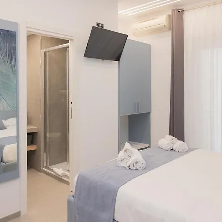 Echi Di 4* نابولي