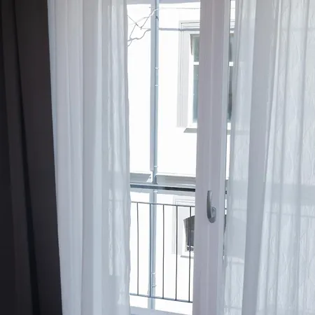 Echi Di 4* نابولي